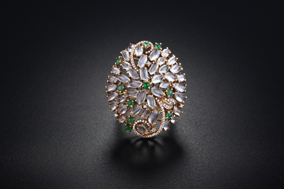 金鱼叔叔的故事 黄金首饰吊坠的摄影艺术