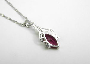925银饰与天然宝石的完美结合 探寻红刚玉吊坠的时尚魅力与批发商机
